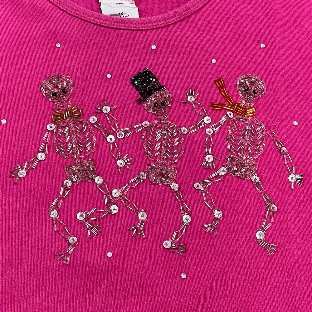 Unique Vintage Beaded Dancing Halloween Skeletons Quaker Factory Pink Tee - 1X
